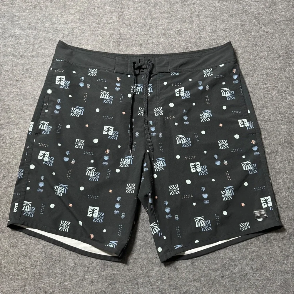 TravisMathew Mens Black Tropical Palm Print Board Shorts Size 37 A40249